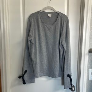 A New Day Heathered Gray and Black Bow Long Sleeved Top in XXL